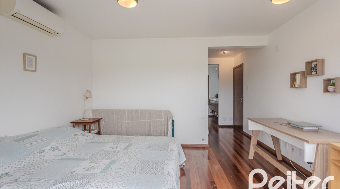 Casa em Condomínio à venda com 336m², 4 dormitórios, 4 suítes, 4 vagas, no bairro Terra Ville em PORTO ALEGRE