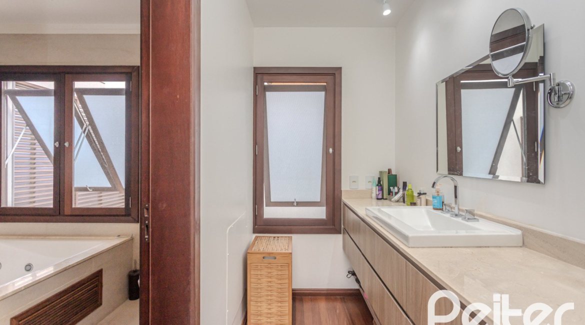 Casa em Condomínio à venda com 336m², 4 dormitórios, 4 suítes, 4 vagas, no bairro Terra Ville em PORTO ALEGRE