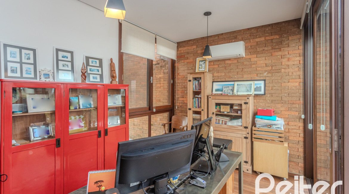 Casa em Condomínio à venda com 336m², 4 dormitórios, 4 suítes, 4 vagas, no bairro Terra Ville em PORTO ALEGRE