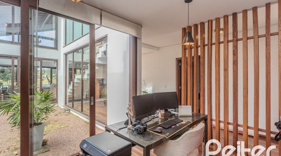 Casa em Condomínio à venda com 336m², 4 dormitórios, 4 suítes, 4 vagas, no bairro Terra Ville em PORTO ALEGRE