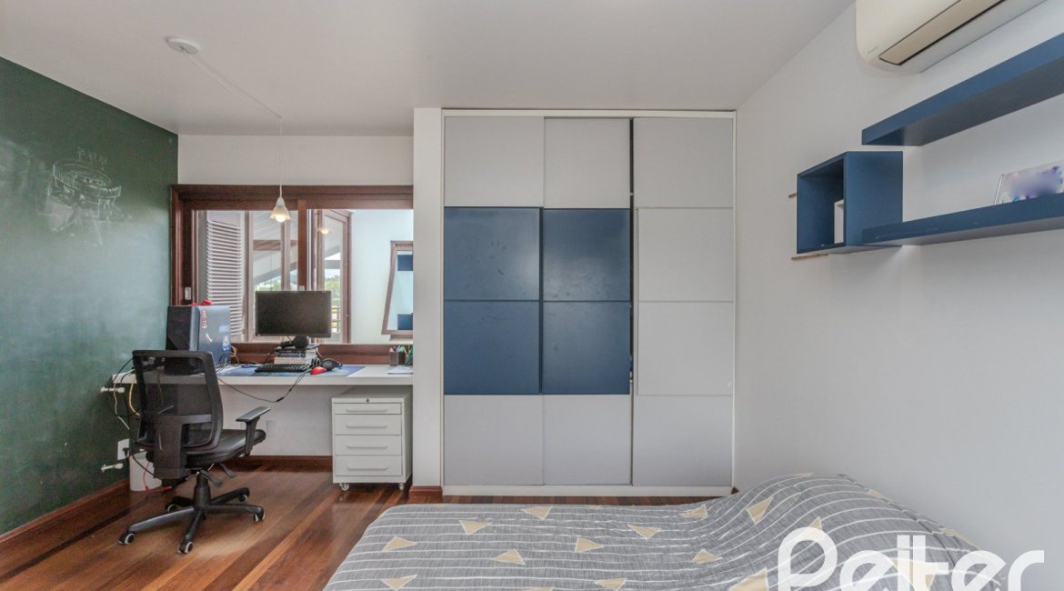 Casa em Condomínio à venda com 336m², 4 dormitórios, 4 suítes, 4 vagas, no bairro Terra Ville em PORTO ALEGRE