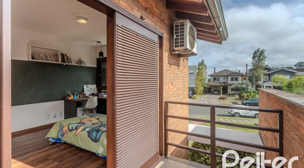 Casa em Condomínio à venda com 336m², 4 dormitórios, 4 suítes, 4 vagas, no bairro Terra Ville em PORTO ALEGRE