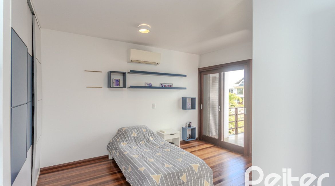 Casa em Condomínio à venda com 336m², 4 dormitórios, 4 suítes, 4 vagas, no bairro Terra Ville em PORTO ALEGRE