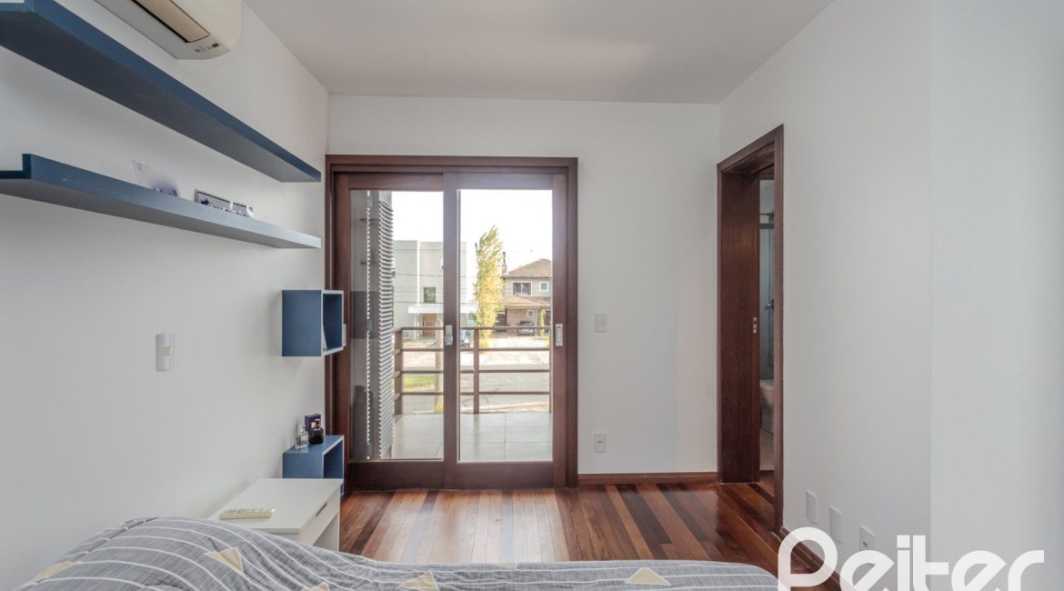 Casa em Condomínio à venda com 336m², 4 dormitórios, 4 suítes, 4 vagas, no bairro Terra Ville em PORTO ALEGRE