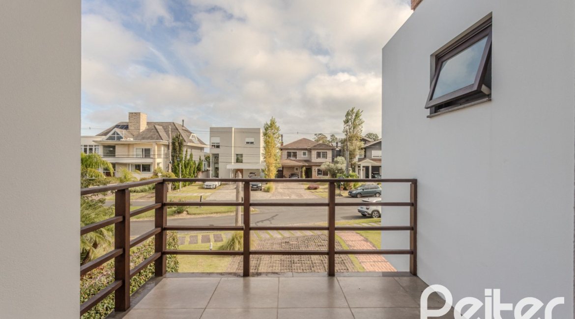 Casa em Condomínio à venda com 336m², 4 dormitórios, 4 suítes, 4 vagas, no bairro Terra Ville em PORTO ALEGRE