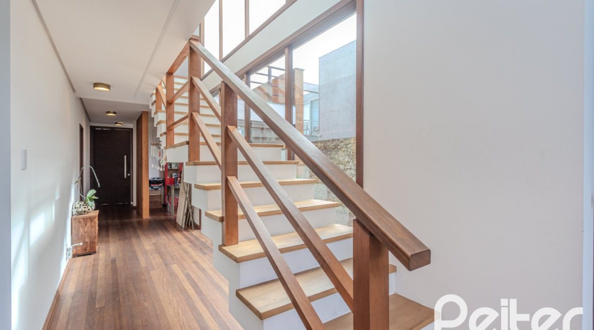 Casa em Condomínio à venda com 336m², 4 dormitórios, 4 suítes, 4 vagas, no bairro Terra Ville em PORTO ALEGRE