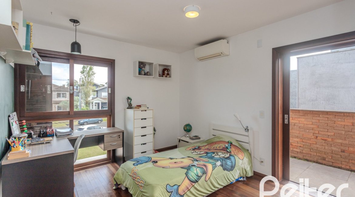 Casa em Condomínio à venda com 336m², 4 dormitórios, 4 suítes, 4 vagas, no bairro Terra Ville em PORTO ALEGRE