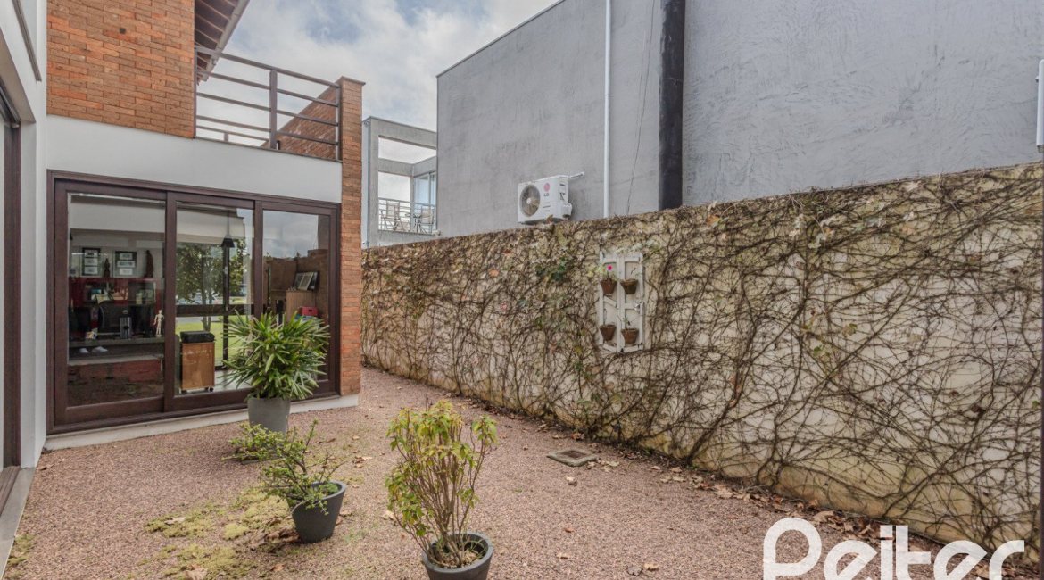 Casa em Condomínio à venda com 336m², 4 dormitórios, 4 suítes, 4 vagas, no bairro Terra Ville em PORTO ALEGRE