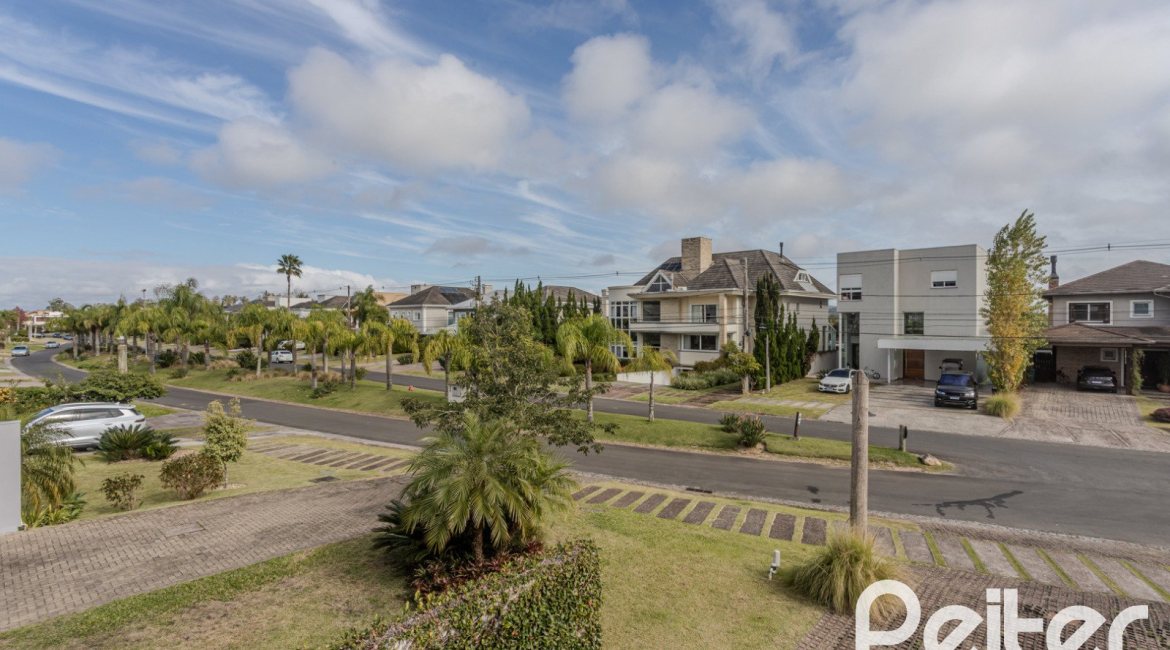 Casa em Condomínio à venda com 336m², 4 dormitórios, 4 suítes, 4 vagas, no bairro Terra Ville em PORTO ALEGRE