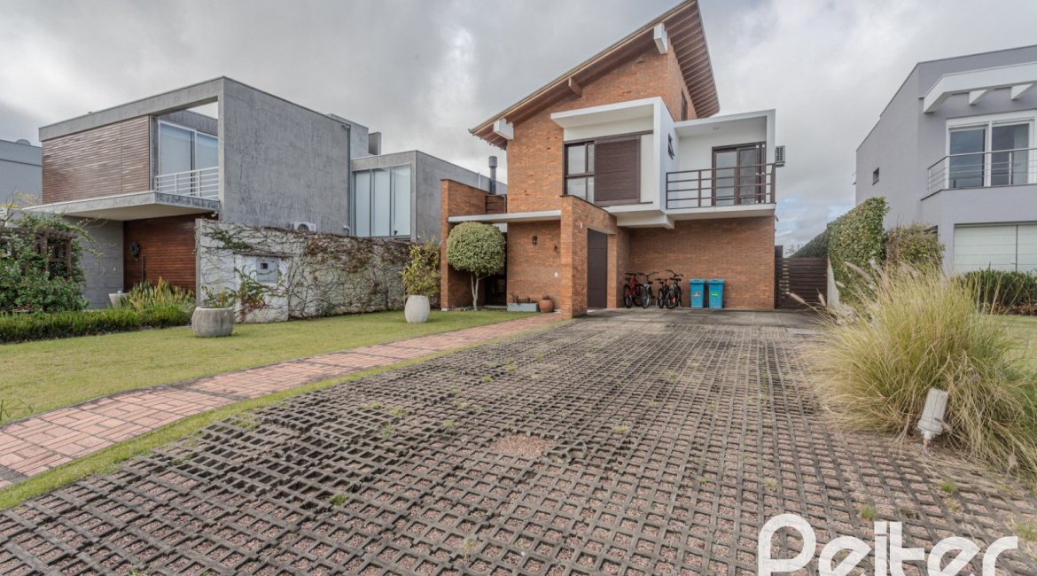 Casa em Condomínio à venda com 336m², 4 dormitórios, 4 suítes, 4 vagas, no bairro Terra Ville em PORTO ALEGRE
