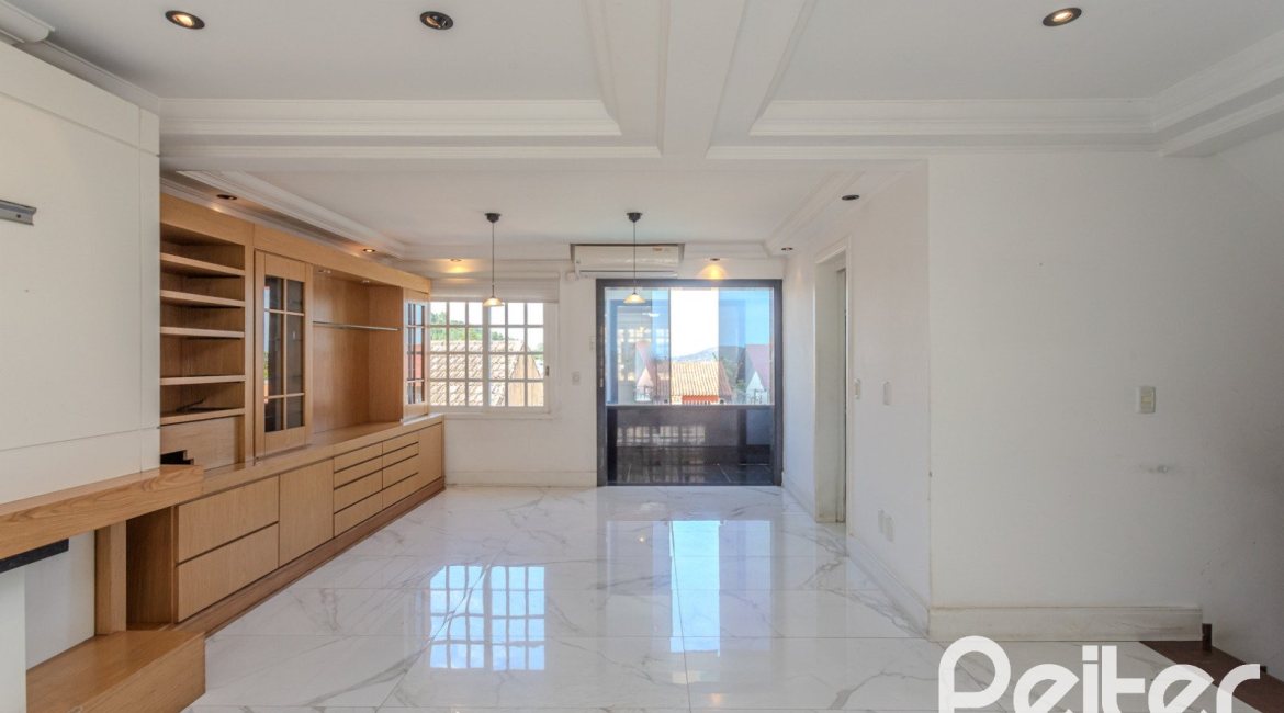 Casa à venda com 225m², 4 dormitórios, 4 suítes, 4 vagas, no bairro Espírito Santo em Porto Alegre