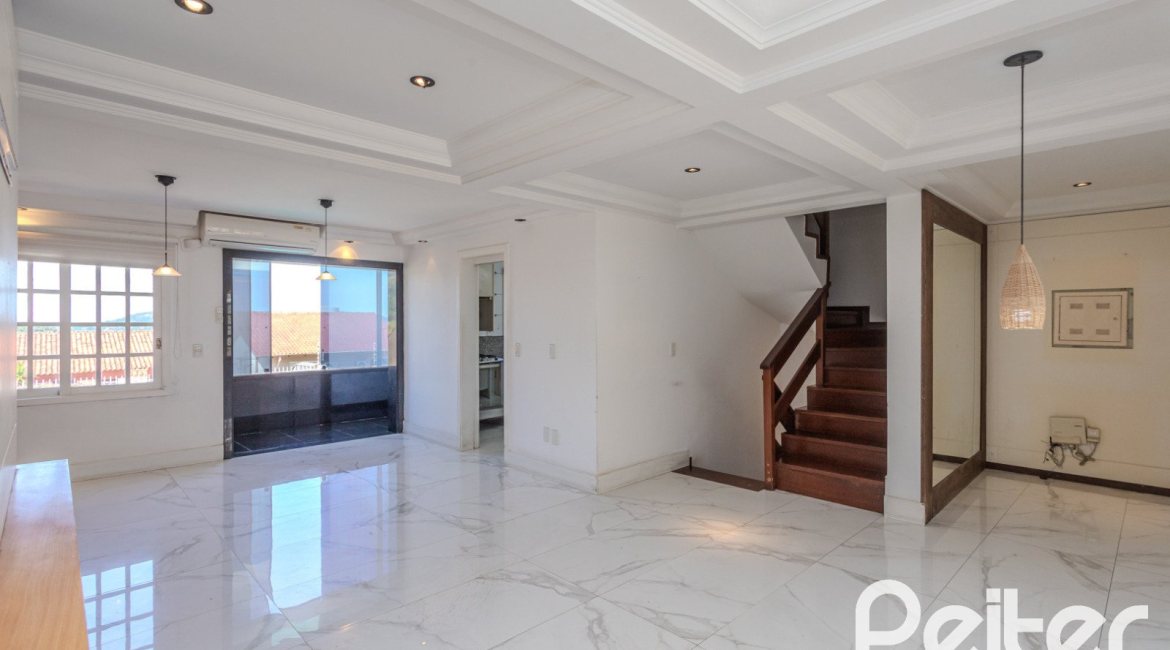 Casa à venda com 225m², 4 dormitórios, 4 suítes, 4 vagas, no bairro Espírito Santo em Porto Alegre