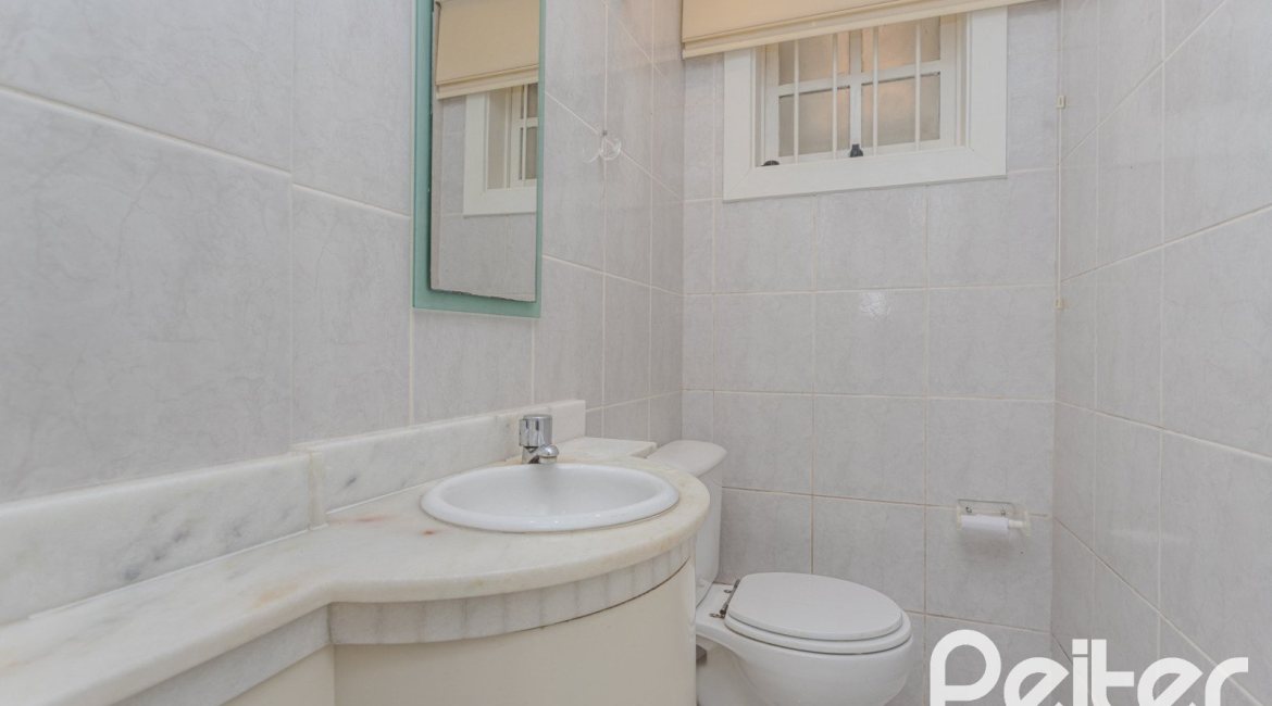 Casa à venda com 225m², 4 dormitórios, 4 suítes, 4 vagas, no bairro Espírito Santo em Porto Alegre
