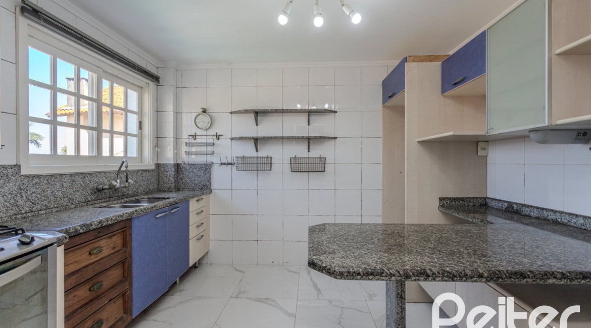 Casa à venda com 225m², 4 dormitórios, 4 suítes, 4 vagas, no bairro Espírito Santo em Porto Alegre