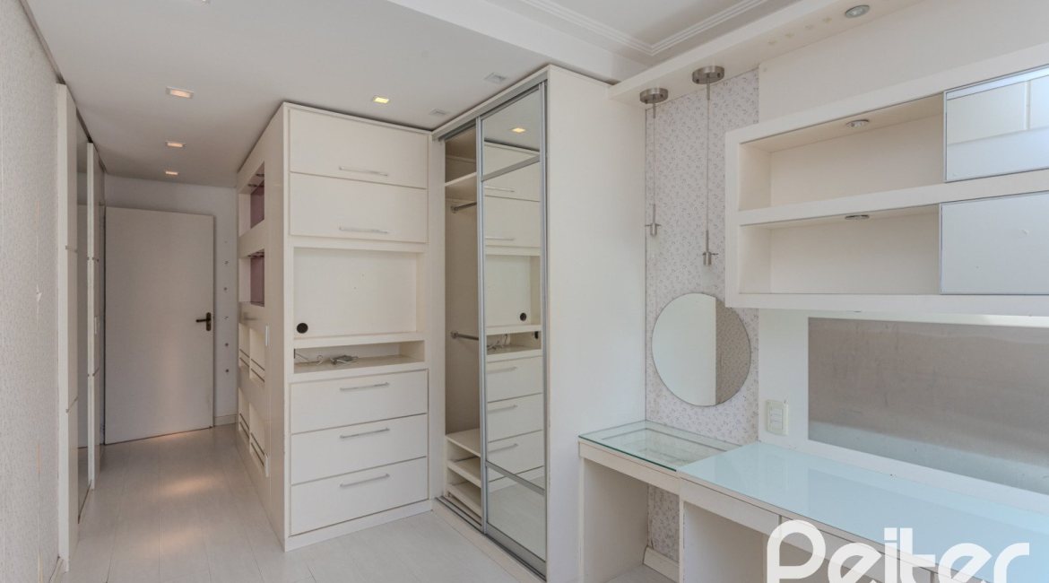 Casa à venda com 225m², 4 dormitórios, 4 suítes, 4 vagas, no bairro Espírito Santo em Porto Alegre