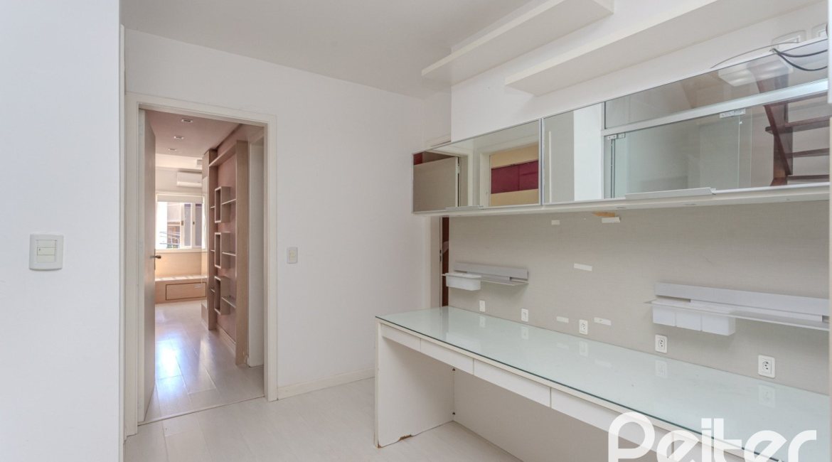 Casa à venda com 225m², 4 dormitórios, 4 suítes, 4 vagas, no bairro Espírito Santo em Porto Alegre