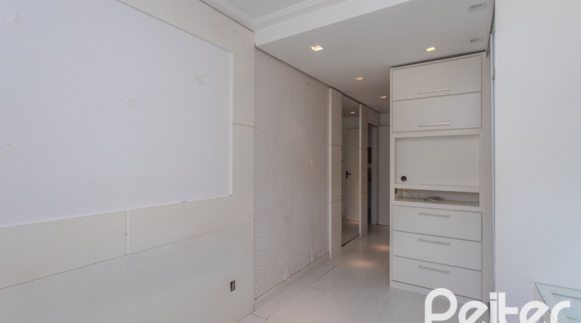 Casa à venda com 225m², 4 dormitórios, 4 suítes, 4 vagas, no bairro Espírito Santo em Porto Alegre