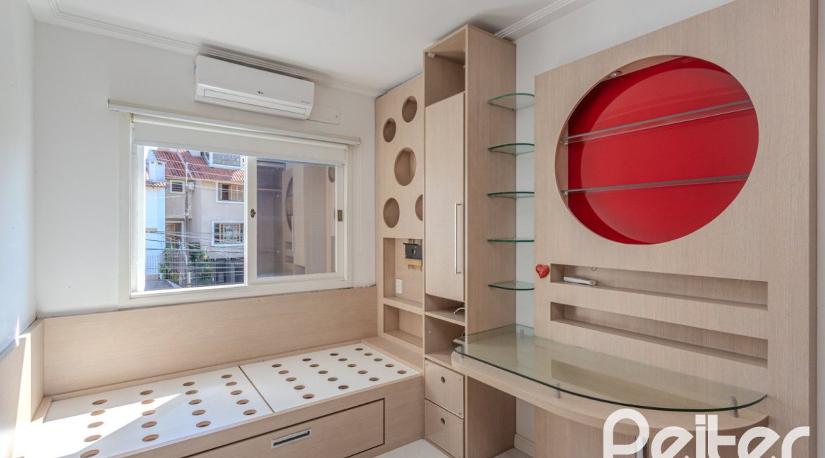 Casa à venda com 225m², 4 dormitórios, 4 suítes, 4 vagas, no bairro Espírito Santo em Porto Alegre
