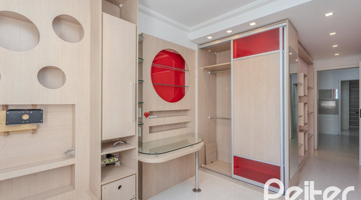 Casa à venda com 225m², 4 dormitórios, 4 suítes, 4 vagas, no bairro Espírito Santo em Porto Alegre