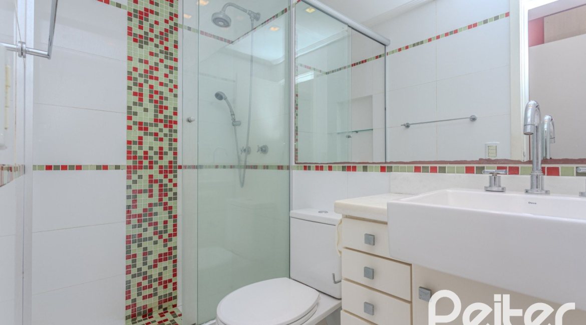 Casa à venda com 225m², 4 dormitórios, 4 suítes, 4 vagas, no bairro Espírito Santo em Porto Alegre