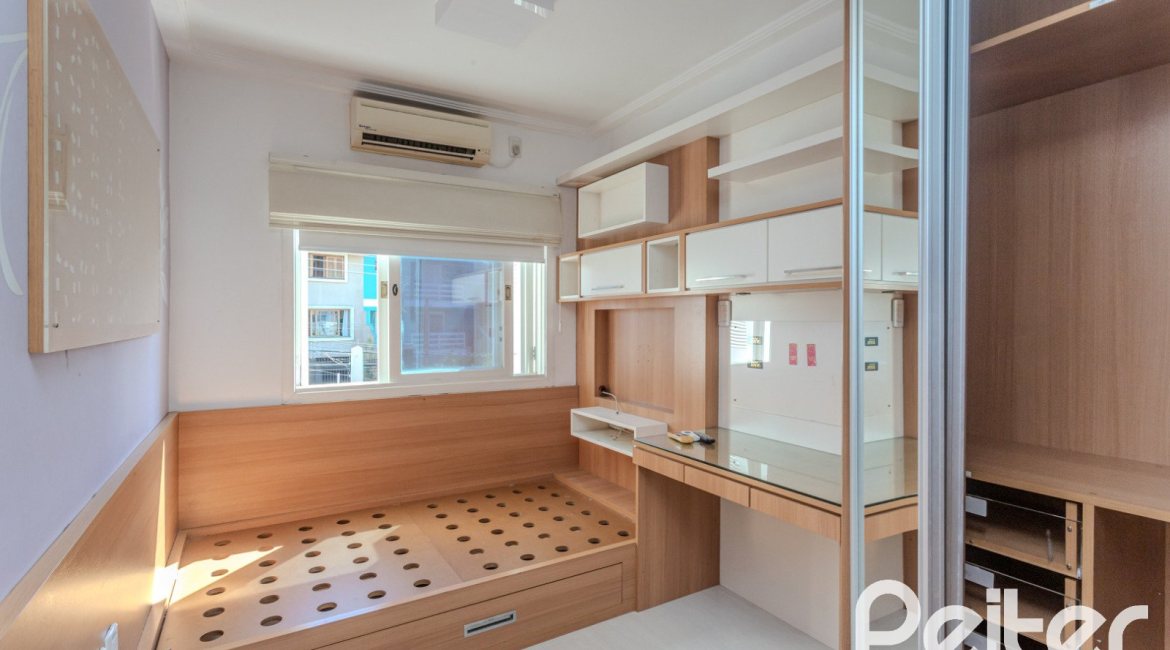 Casa à venda com 225m², 4 dormitórios, 4 suítes, 4 vagas, no bairro Espírito Santo em Porto Alegre