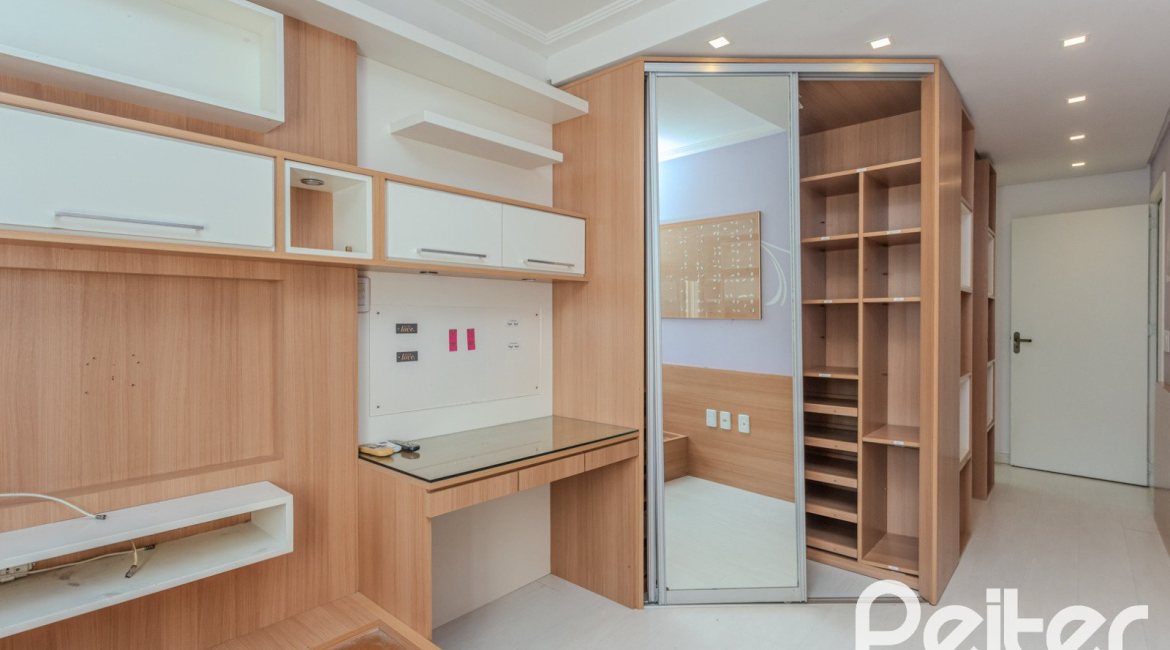 Casa à venda com 225m², 4 dormitórios, 4 suítes, 4 vagas, no bairro Espírito Santo em Porto Alegre