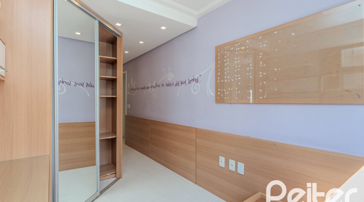 Casa à venda com 225m², 4 dormitórios, 4 suítes, 4 vagas, no bairro Espírito Santo em Porto Alegre