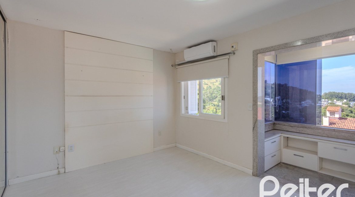 Casa à venda com 225m², 4 dormitórios, 4 suítes, 4 vagas, no bairro Espírito Santo em Porto Alegre