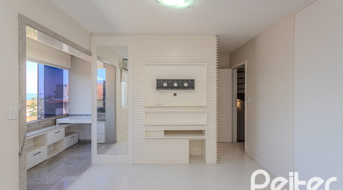 Casa à venda com 225m², 4 dormitórios, 4 suítes, 4 vagas, no bairro Espírito Santo em Porto Alegre