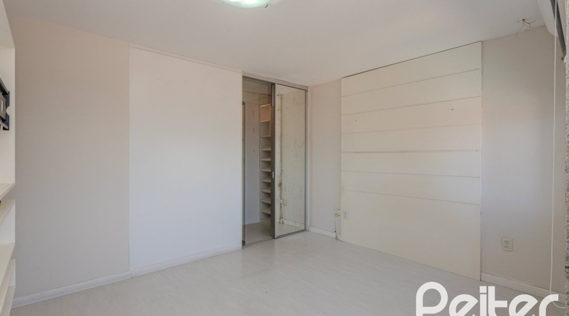 Casa à venda com 225m², 4 dormitórios, 4 suítes, 4 vagas, no bairro Espírito Santo em Porto Alegre