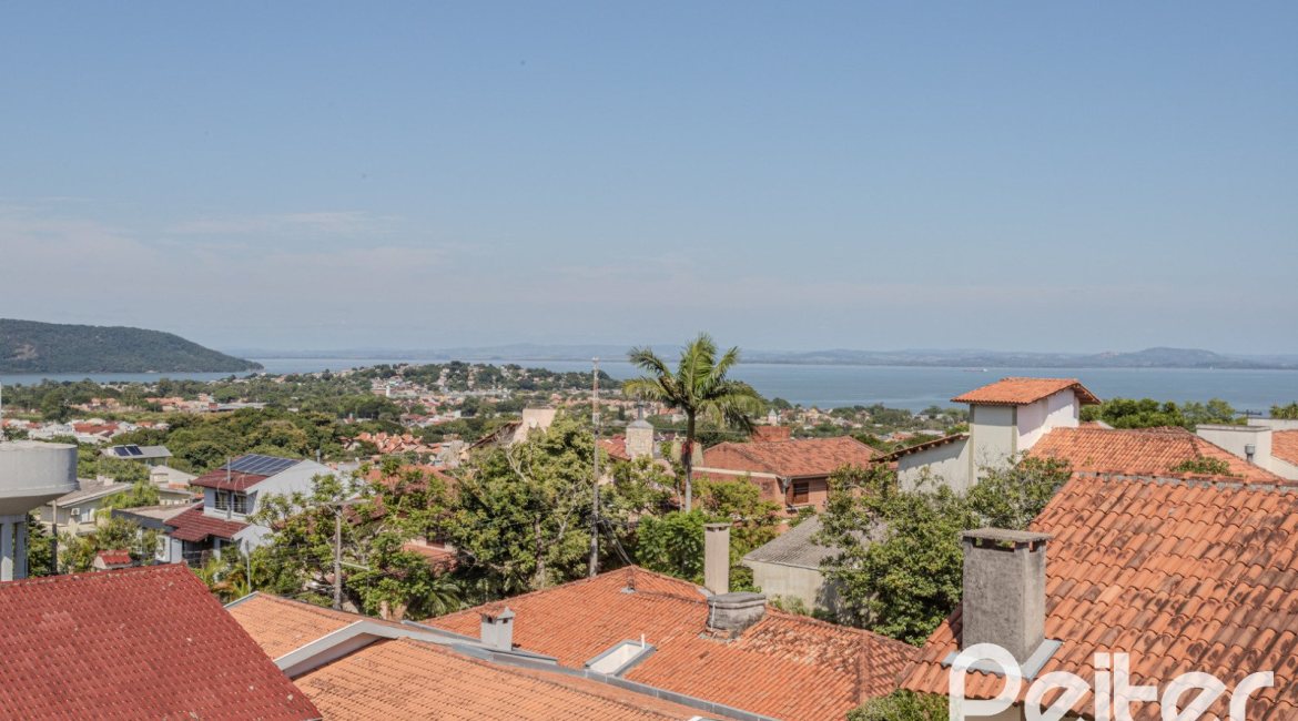 Casa à venda com 225m², 4 dormitórios, 4 suítes, 4 vagas, no bairro Espírito Santo em Porto Alegre
