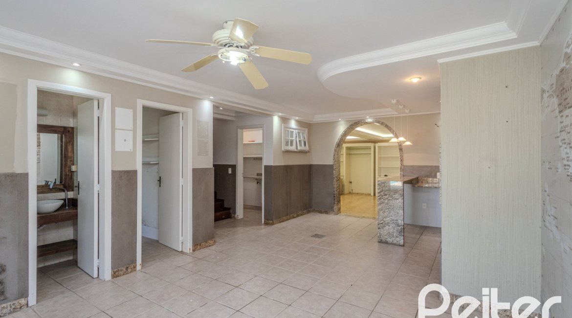 Casa à venda com 225m², 4 dormitórios, 4 suítes, 4 vagas, no bairro Espírito Santo em Porto Alegre
