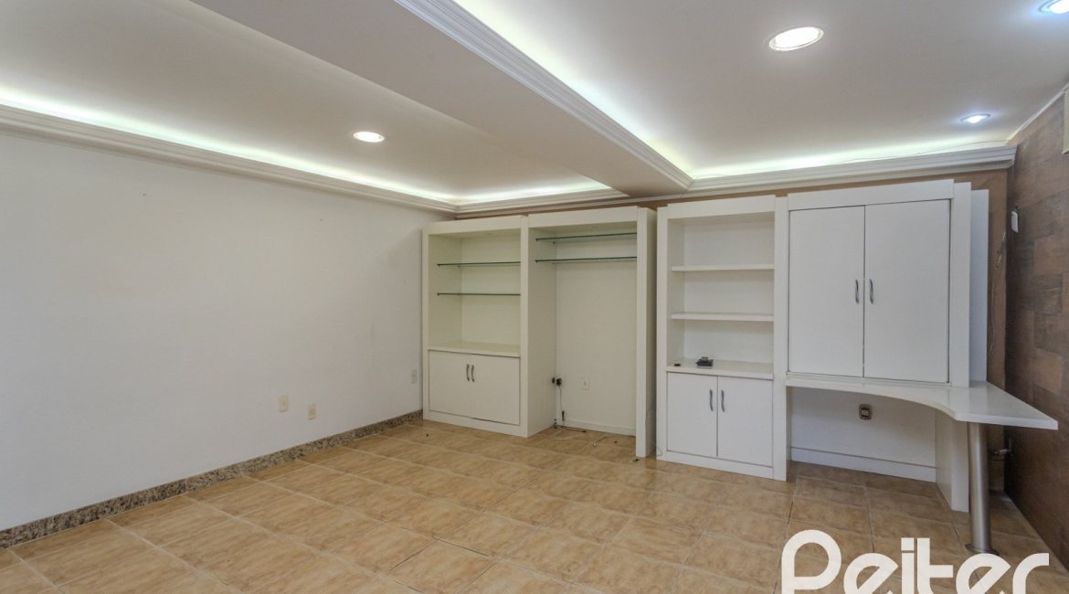 Casa à venda com 225m², 4 dormitórios, 4 suítes, 4 vagas, no bairro Espírito Santo em Porto Alegre