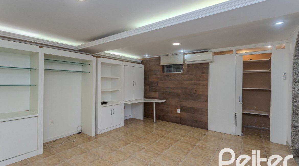 Casa à venda com 225m², 4 dormitórios, 4 suítes, 4 vagas, no bairro Espírito Santo em Porto Alegre