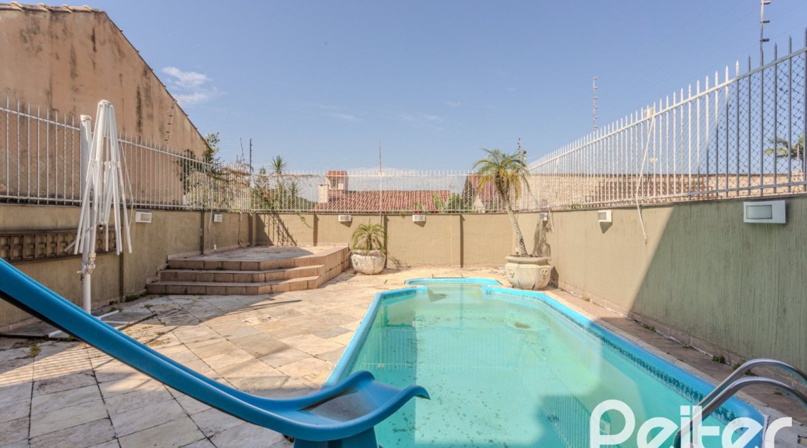 Casa à venda com 225m², 4 dormitórios, 4 suítes, 4 vagas, no bairro Espírito Santo em Porto Alegre