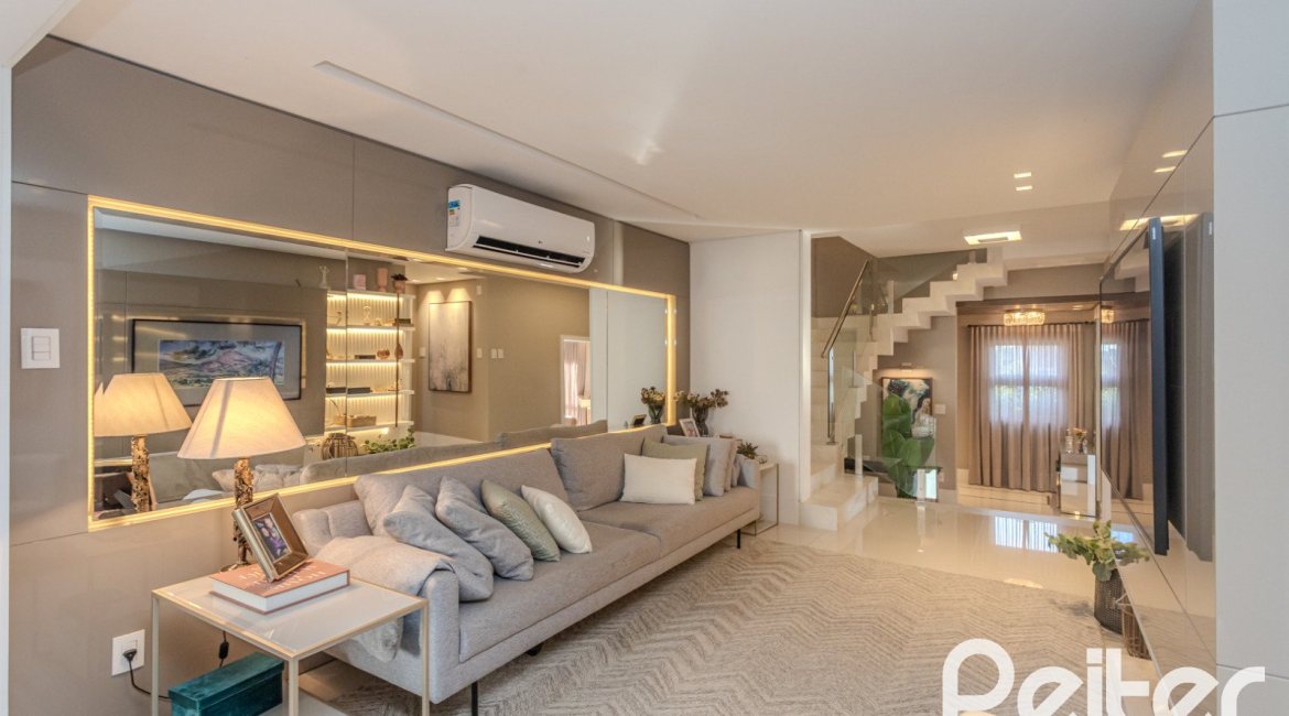 Casa à venda com 265m², 3 dormitórios, 3 suítes, 4 vagas, no bairro Ipanema em Porto Alegre