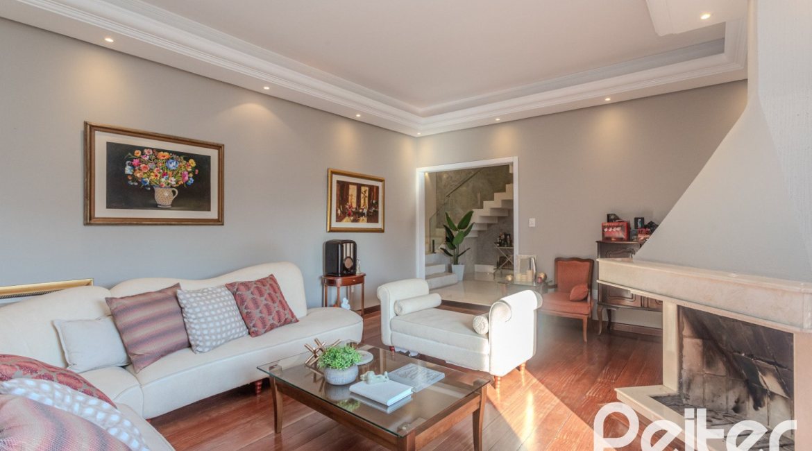 Casa à venda com 265m², 3 dormitórios, 3 suítes, 4 vagas, no bairro Ipanema em Porto Alegre