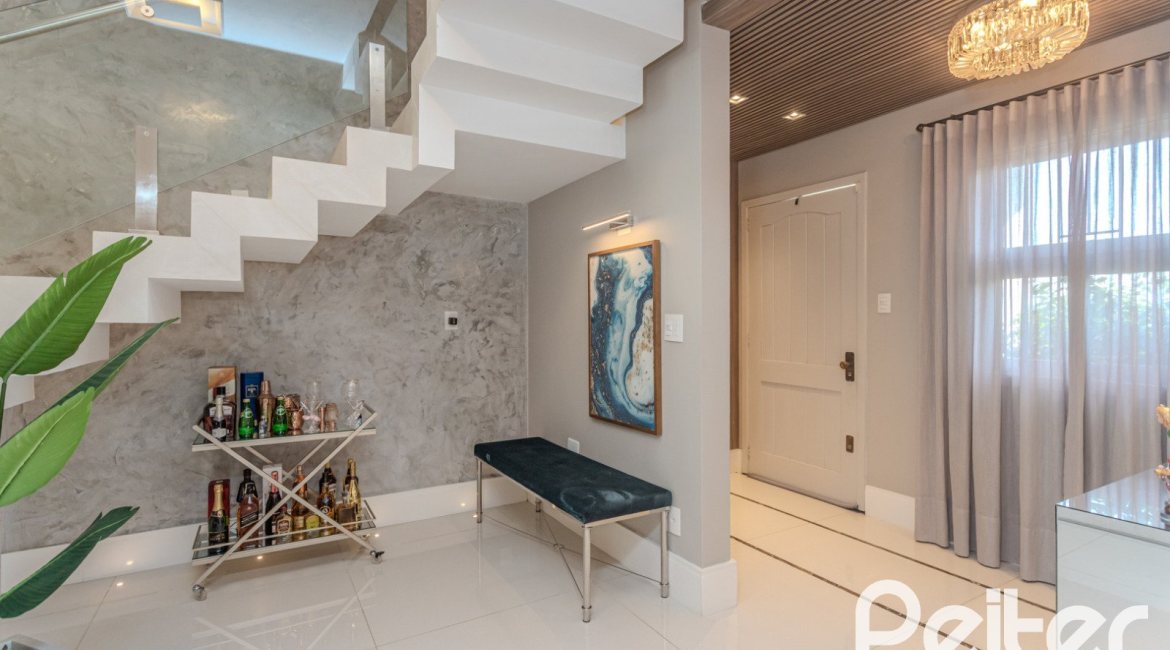 Casa à venda com 265m², 3 dormitórios, 3 suítes, 4 vagas, no bairro Ipanema em Porto Alegre