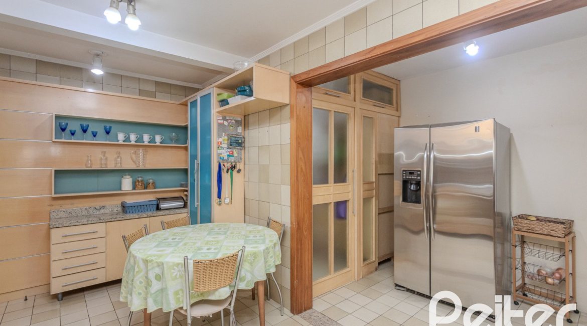 Casa à venda com 265m², 3 dormitórios, 3 suítes, 4 vagas, no bairro Ipanema em Porto Alegre