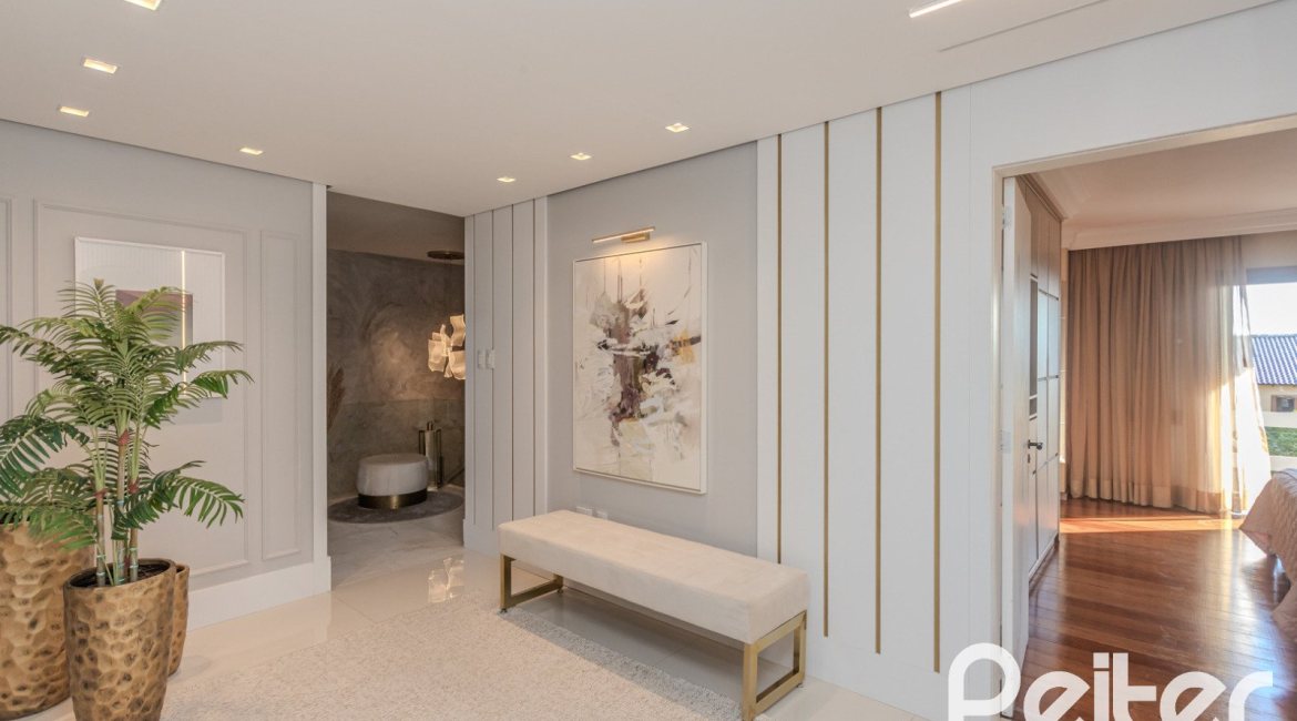 Casa à venda com 265m², 3 dormitórios, 3 suítes, 4 vagas, no bairro Ipanema em Porto Alegre