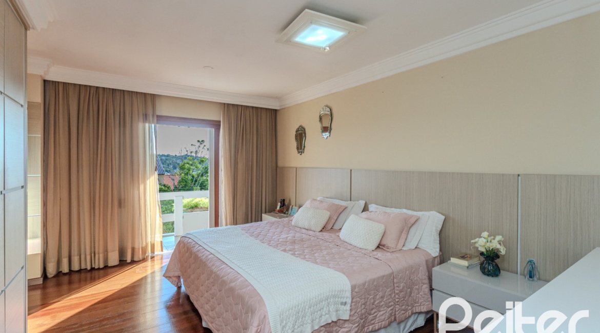 Casa à venda com 265m², 3 dormitórios, 3 suítes, 4 vagas, no bairro Ipanema em Porto Alegre