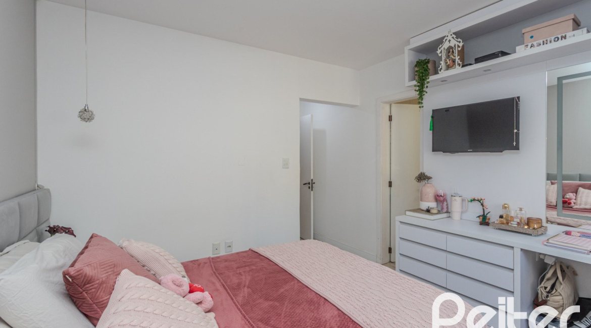 Casa à venda com 265m², 3 dormitórios, 3 suítes, 4 vagas, no bairro Ipanema em Porto Alegre