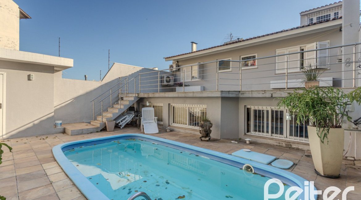 Casa à venda com 265m², 3 dormitórios, 3 suítes, 4 vagas, no bairro Ipanema em Porto Alegre