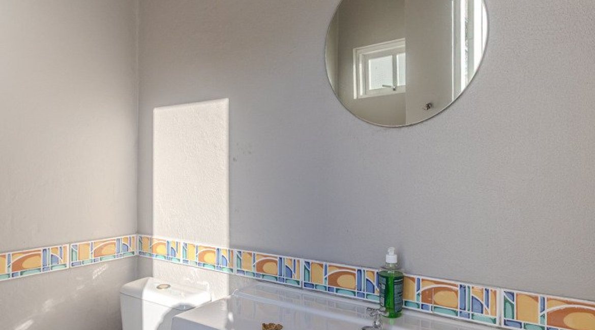 Casa à venda com 265m², 3 dormitórios, 3 suítes, 4 vagas, no bairro Ipanema em Porto Alegre