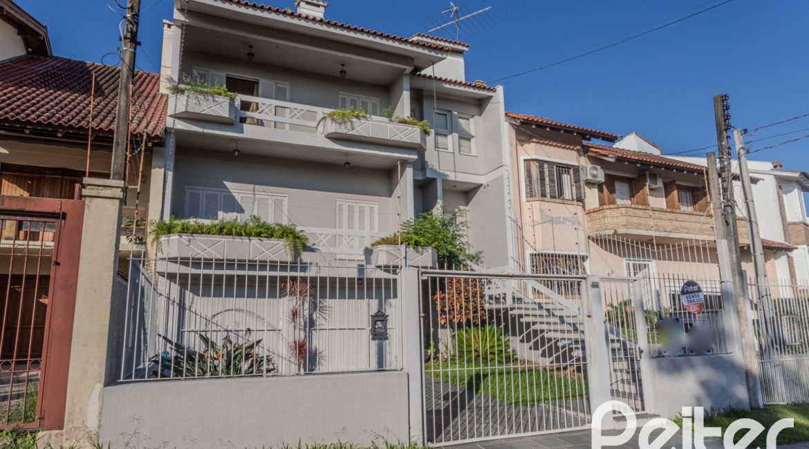 Casa à venda com 265m², 3 dormitórios, 3 suítes, 4 vagas, no bairro Ipanema em Porto Alegre