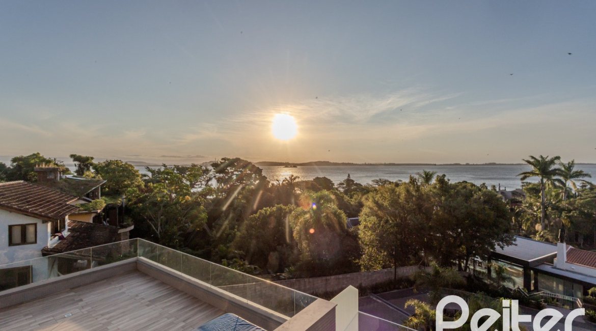 Apartamento à venda com 193m², 3 dormitórios, 3 suítes, 4 vagas, no bairro Tristeza em Porto Alegre