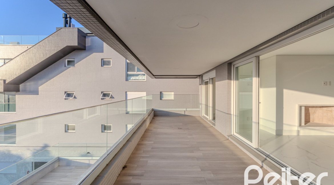 Apartamento à venda com 193m², 3 dormitórios, 3 suítes, 4 vagas, no bairro Tristeza em Porto Alegre