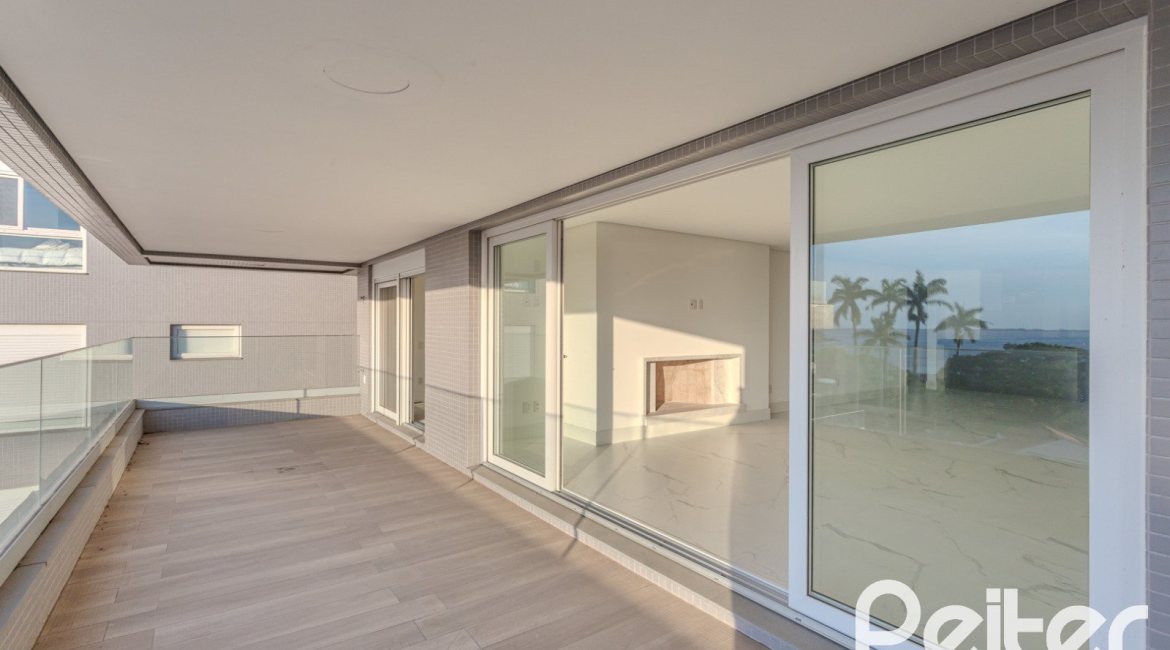 Apartamento à venda com 193m², 3 dormitórios, 3 suítes, 4 vagas, no bairro Tristeza em Porto Alegre