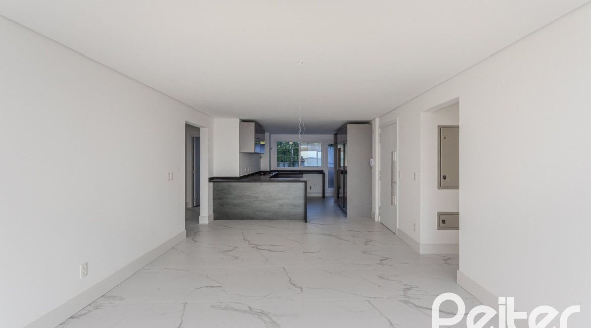 Apartamento à venda com 193m², 3 dormitórios, 3 suítes, 4 vagas, no bairro Tristeza em Porto Alegre