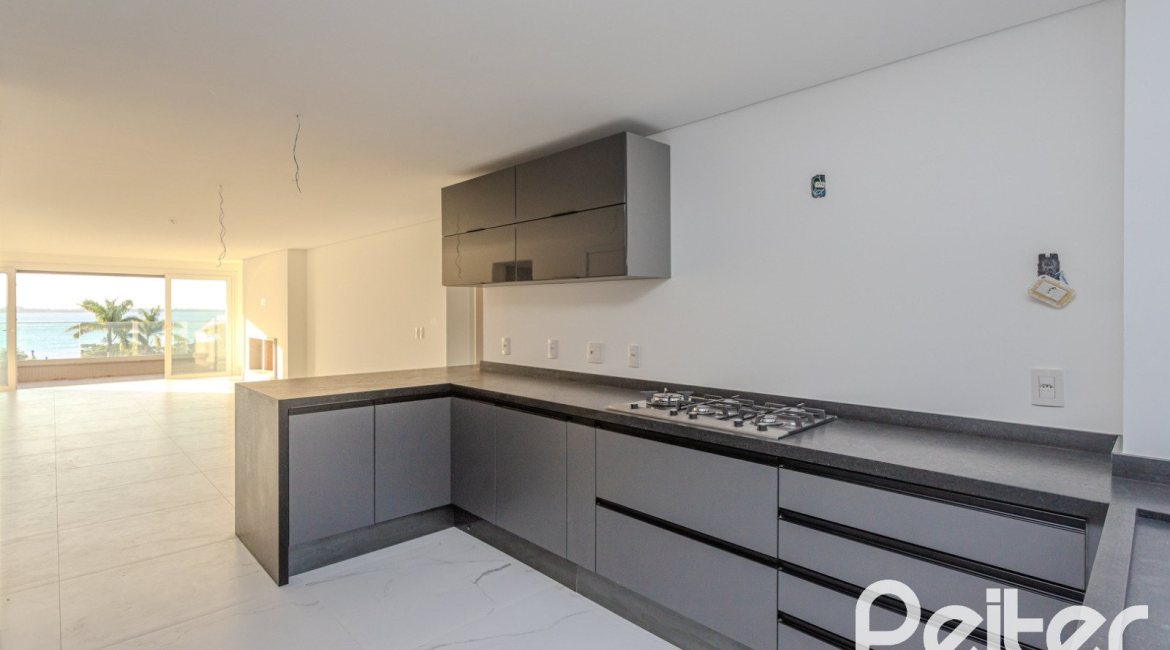 Apartamento à venda com 193m², 3 dormitórios, 3 suítes, 4 vagas, no bairro Tristeza em Porto Alegre
